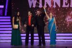 Salman Khan, Sanjay Dutt, Juhi Parmar, Mahek Chahal at Bigg Boss Season 5 grand finale on 7th Jan 2012 (1).JPG